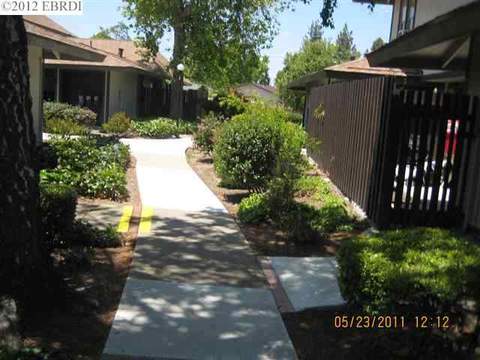 5467 Roundtree Pl #B, Concord, CA 94521 photo 1