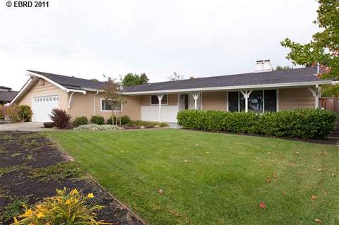 240 Elysian Fields Dr, Oakland, CA 94605 photo 1