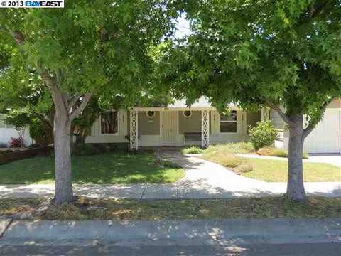 2045 Trombas Ave, San Leandro, CA 94577 photo 1