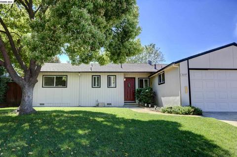 3137 Meadowbrook Dr, Concord, CA 94519 photo 1