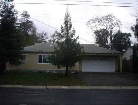 1340 Pear Dr, Concord, CA 94518 photo 1