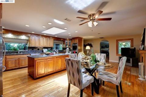 4997 Olive Dr, Concord, CA 94521 photo 1