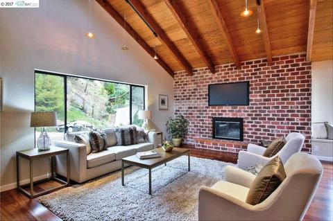 6767 Pinehaven Rd, Oakland, CA 94611 photo 1