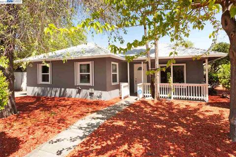 1500 Meadow Ln, Concord, CA 94520 photo 1