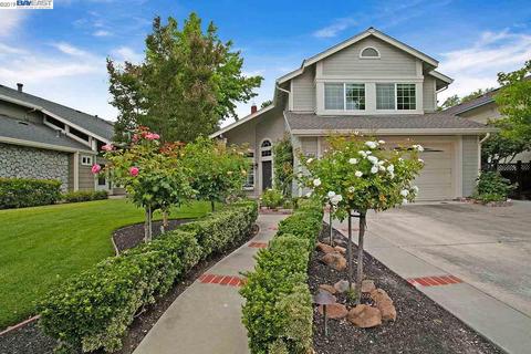 7900 Crossridge Rd, Dublin, CA 94568 photo 1