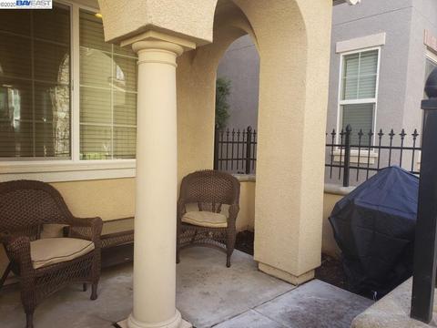 1045 Thornton Way, Tracy, CA 95376 photo 1