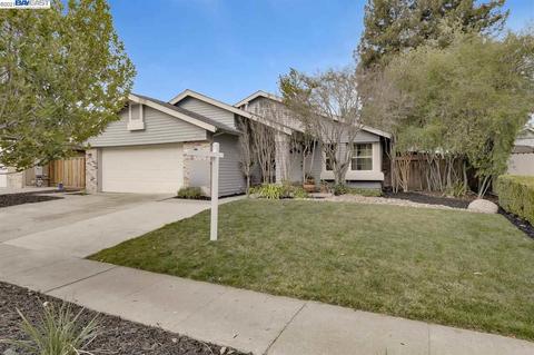 2561 Edgewater Dr, Napa, CA 94558 photo 1