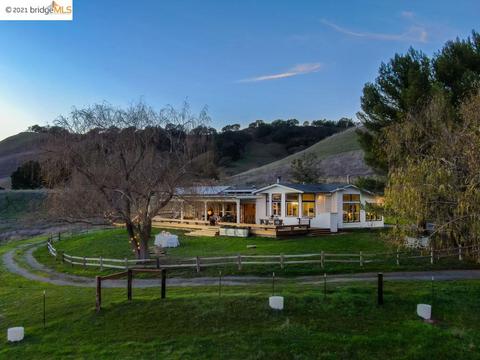 1051 Boca Canada Rd, Martinez, CA 94553 photo 1