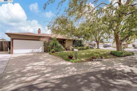 8235 Wexford Ct, Dublin, CA 94568 photo 1