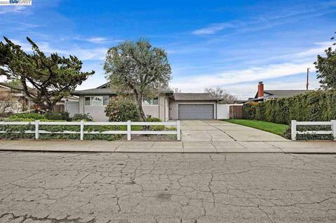152 E Laguna Dr, Tracy, CA 95376 photo 1