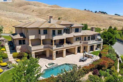 5005 Staghorn Dr, Vallejo, CA 94591 photo 1