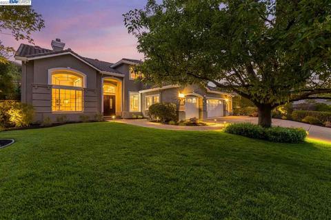 8250 Regency Dr, Pleasanton, CA 94588 photo 1