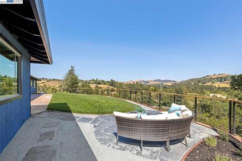 44 Cumberland Ln, Moraga, CA 94556 photo 1