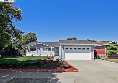 36850 Dauphine Ave, Fremont, CA 94536 photo 1
