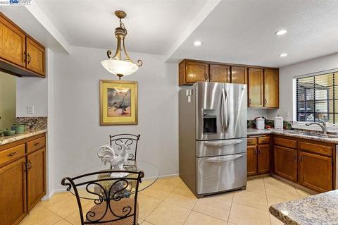 13737 Seagate Dr, San Leandro, CA 94577 photo 1