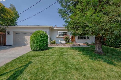 6555 Maple Dr, Dublin, CA 94568 photo 1