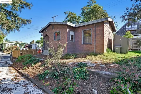 1134 Derby St, Berkeley, CA 94702 photo 1