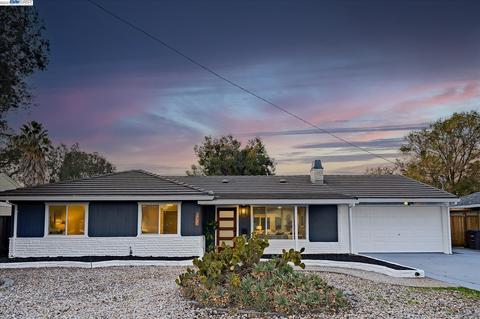 1751 Peach Pl, Concord, CA 94518 photo 1