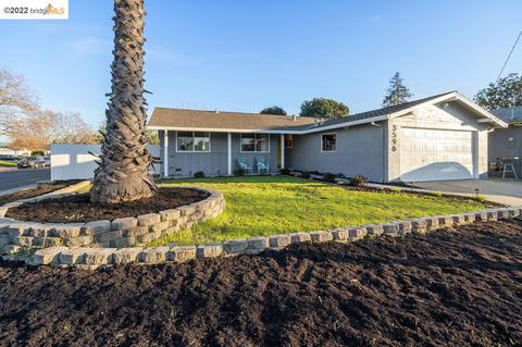 3596 Falcon Dr, Concord, CA 94520 photo 1