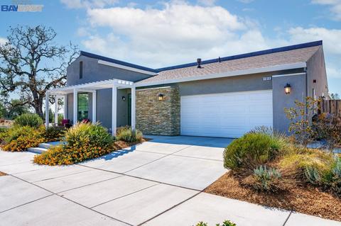 1013 Del Roble Ln, Windsor, CA 95492 photo 1