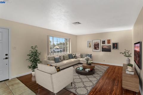 1105 E North St, Manteca, CA 95336 photo 1
