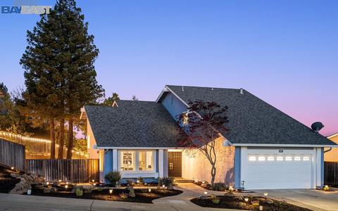 5975 Castlebrook Dr, Castro Valley, CA 94552 photo 1