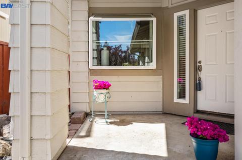 1832 Sinclair Dr, Pleasanton, CA 94588 photo 1