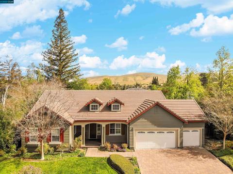 5199 Heritage Dr, Concord, CA 94521 photo 1