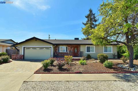 7924 Tamarack Dr, Dublin, CA 94568 photo 1