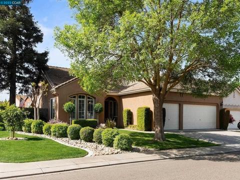2220 Steinbeck Dr, Modesto, CA 95356 photo 1