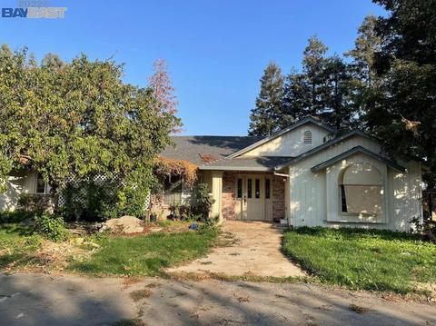 220 W Bellevue Rd, Merced, CA 95348 photo 1