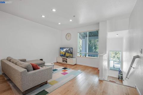 782 Dean Pl, Hayward, CA 94541 photo 1