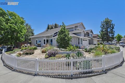8011 Crossridge Rd, Dublin, CA 94568 photo 1