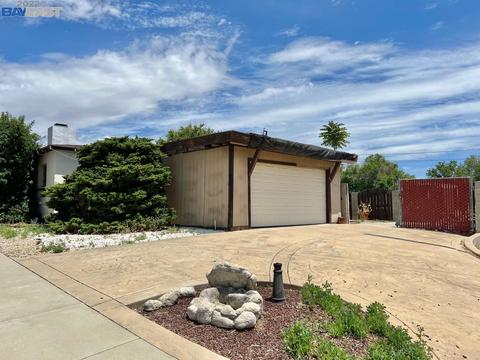755 Seeno St, Pittsburg, CA 94565 photo 1