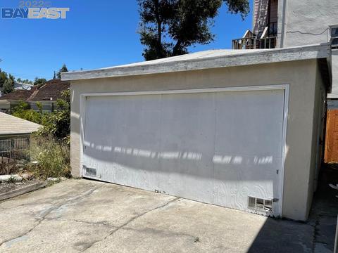 2425 Wallace St, Oakland, CA 94606 photo 1