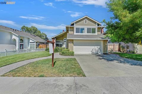 7921 Crossridge Rd, Dublin, CA 94568 photo 1