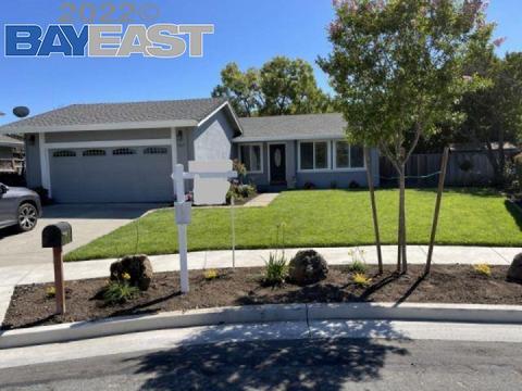 7497 Crawford Dr, Gilroy, CA 95020 photo 1