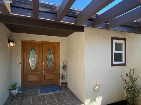 18672 E Cavendish Dr, Castro Valley, CA 94552 photo 1