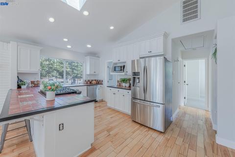 1901 Alabama St, Vallejo, CA 94590 photo 1
