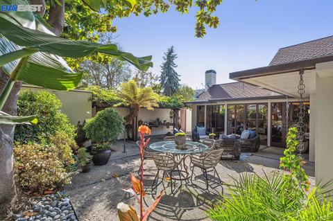 1714 Clinton Ave, Alameda, CA 94501 photo 1