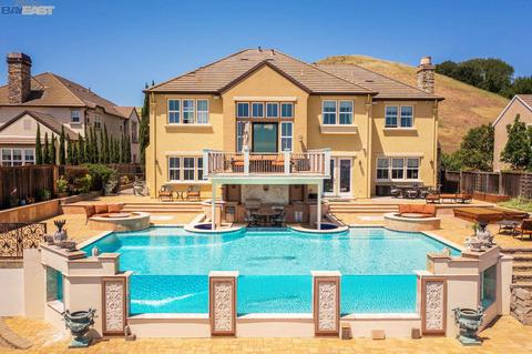 7821 Galway Ct, Dublin, CA 94568 photo 1