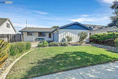 7586 Hazelnut Dr, Newark, CA 94560 photo 1