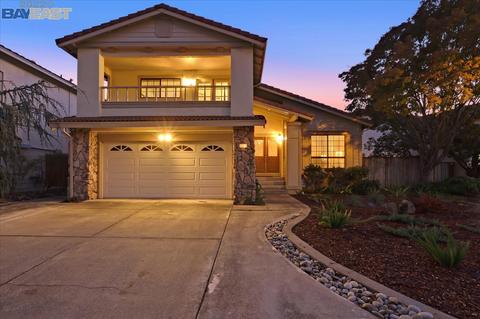 18901 Edwin Markham Dr, Castro Valley, CA 94552 photo 1