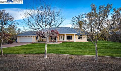 21475 Rolling Oaks Dr, Red Bluff, CA 96080 photo 1