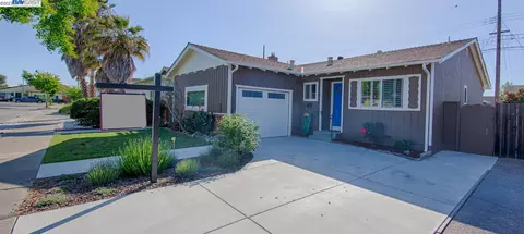 1015 Azalea Dr, Alameda, CA 94502 photo 1