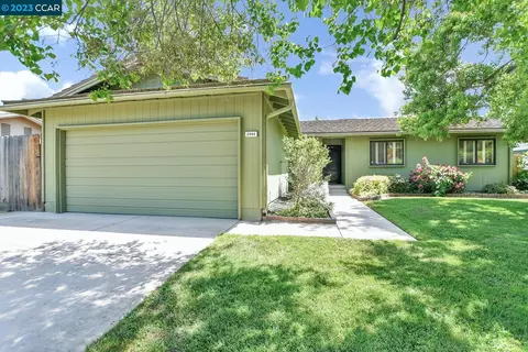2444 Yosemite Dr, Lodi, CA 95242 photo 1