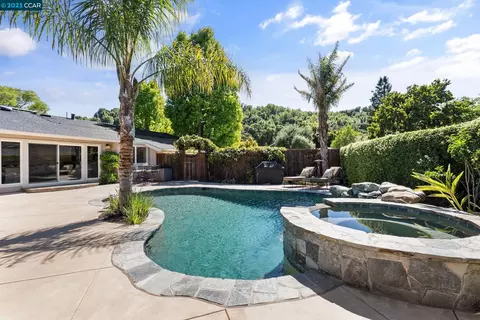 140 Oxford Dr, Moraga, CA 94556 photo 1