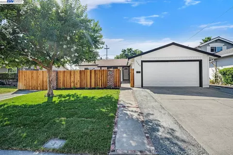 3389 Winthrop St, Concord, CA 94519 photo 1
