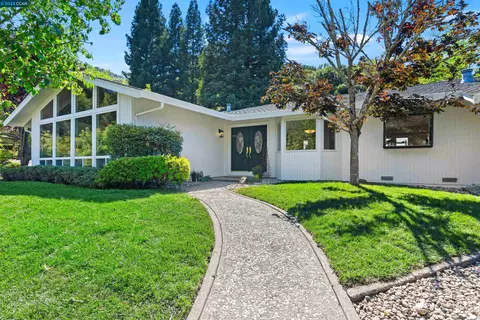 426 Springfield Pl, Moraga, CA 94556 photo 1