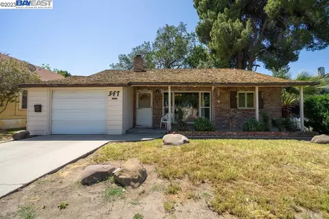 547 W D St, Lemoore, CA 93245 photo 1